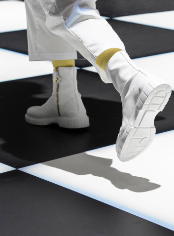 Fotoservizio/FW 21-22/WOMEN/PRESENTAZIONE/CAR SHOE/DP2/1