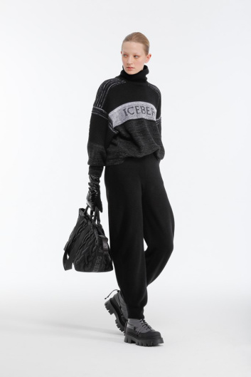 Fotoservizio/FW 21-22/WOMEN/PRESENTAZIONE/ICEBERG/DP2/15