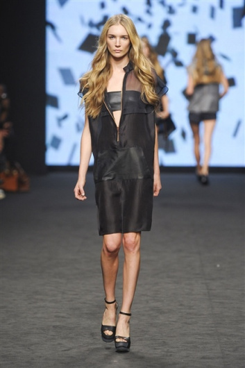 Fotoservizio/SS 2012/WOMEN/C'N'C COSTUME NATIONAL/34