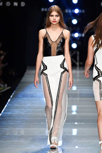 Fotoservizio/SS 2016/WOMEN/JOHN RICHMOND/DP1/2