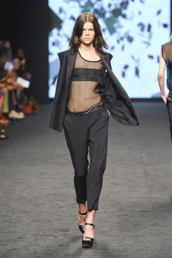 Fotoservizio/SS 2012/WOMEN/C'N'C COSTUME NATIONAL/37
