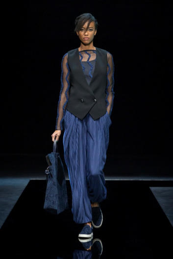 Fotoservizio/FW 21-22/WOMEN/SFILATA/GIORGIO ARMANI/DP2/22