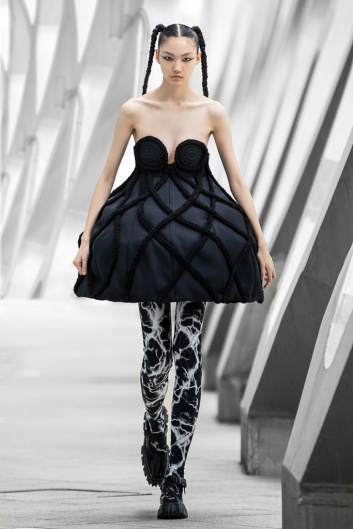 Fotoservizio/FW 21-22/WOMEN/SFILATA/ANNAKIKI/DP2/11