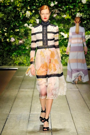 Fotoservizio/SS 2016/WOMEN/LAURA BIAGIOTTI/DP1/9