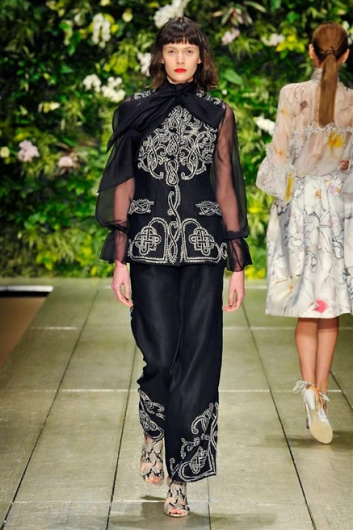 Fotoservizio/SS 2016/WOMEN/LAURA BIAGIOTTI/DP1/21