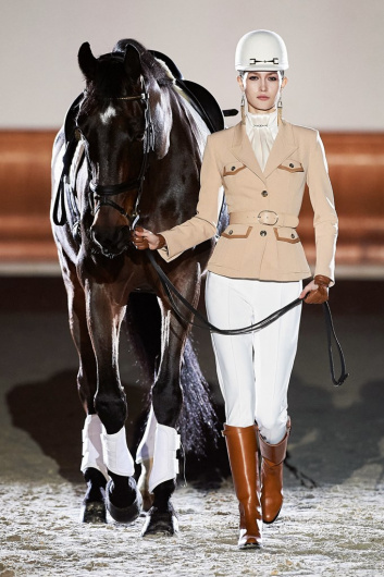 Fotoservizio/FW 21-22/WOMEN/SFILATA/ELISABETTA FRANCHI/DP2/0