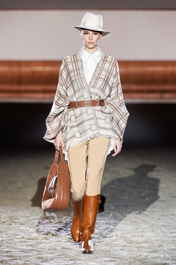 Fotoservizio/FW 21-22/WOMEN/SFILATA/ELISABETTA FRANCHI/DP2/1