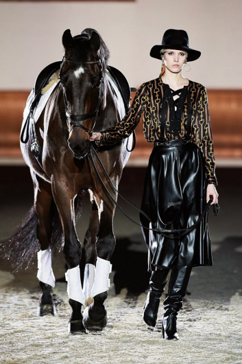 Fotoservizio/FW 21-22/WOMEN/SFILATA/ELISABETTA FRANCHI/DP2/47