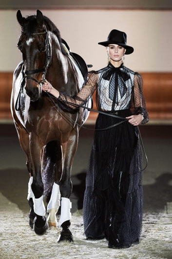 Fotoservizio/FW 21-22/WOMEN/SFILATA/ELISABETTA FRANCHI/DP2/61