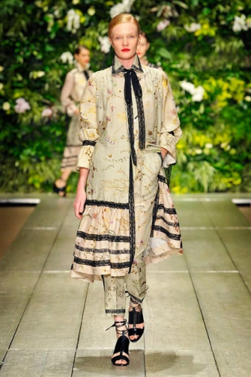Fotoservizio/SS 2016/WOMEN/LAURA BIAGIOTTI/DP1/56