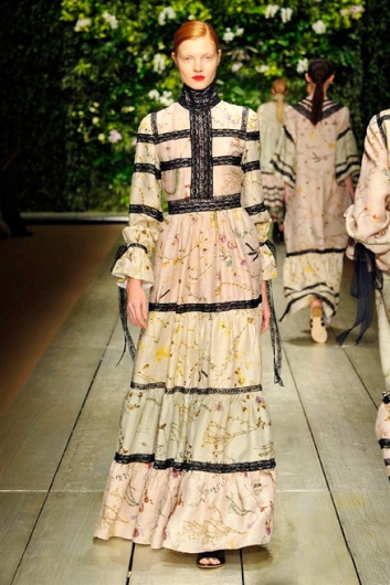Fotoservizio/SS 2016/WOMEN/LAURA BIAGIOTTI/DP1/59