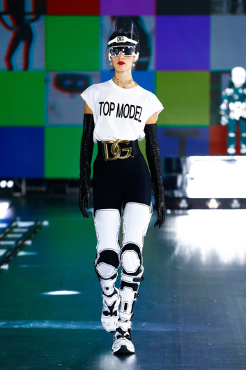 Fotoservizio/FW 21-22/WOMEN/SFILATA/DOLCE & GABBANA/DP2/12