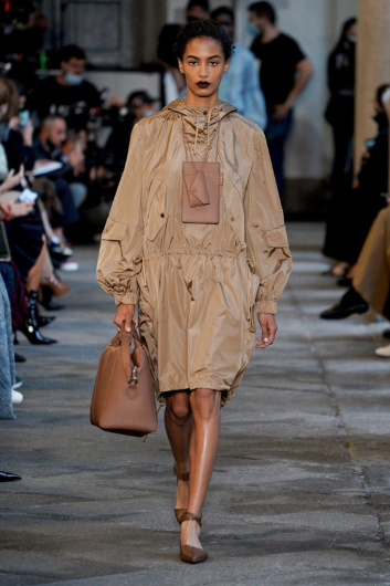 Fotoservizio/SS 2021/WOMEN/SFILATA/MAX MARA/DP2/15