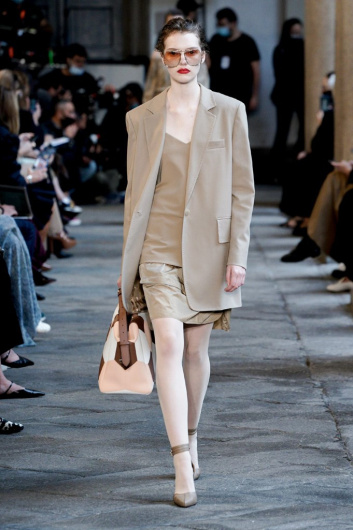Fotoservizio/SS 2021/WOMEN/SFILATA/MAX MARA/DP2/1