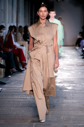 Fotoservizio/SS 2021/WOMEN/SFILATA/BOSS/DP2/12