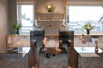 Fotoservizio/SS 2021/WOMEN/APPUNTAMENTO/RENÉ CAOVILLA/DP2/25