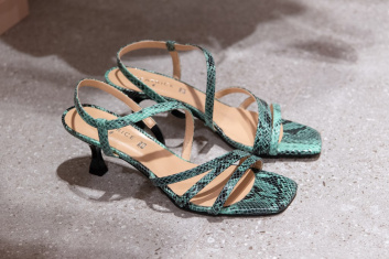 Fotoservizio/SS 2021/WOMEN/PRESENTAZIONE/BEATRICE B/DP2/2