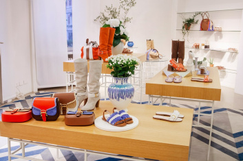 Fotoservizio/SS 2021/WOMEN/PRESENTAZIONE/POLLINI/DP2/7