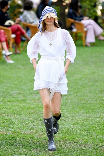 Fotoservizio/SS 2021/WOMEN/SFILATA/PHILOSOPHY DI LORENZO SERAFINI/DP2/21