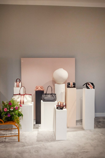 Fotoservizio/SS 2021/WOMEN/PRESENTAZIONE/SERAPIAN/DP2/3