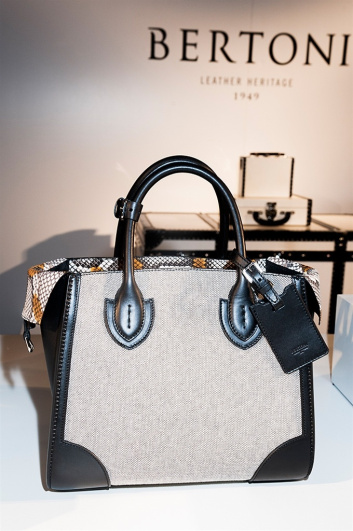 Fotoservizio/SS 2016/WOMEN/BERTONI 1949/DP2/2