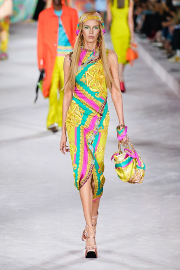 Fotoservizio/SS 2022/WOMEN/SFILATA/VERSACE/DP2/19