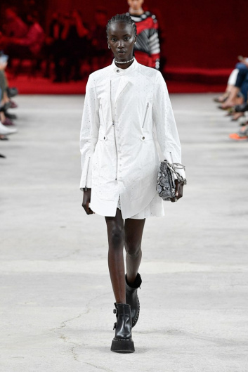 Fotoservizio/SS 2022/WOMEN/SFILATA/PORTS 1961/DP2/3