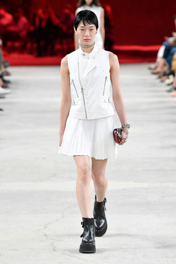 Fotoservizio/SS 2022/WOMEN/SFILATA/PORTS 1961/DP2/1