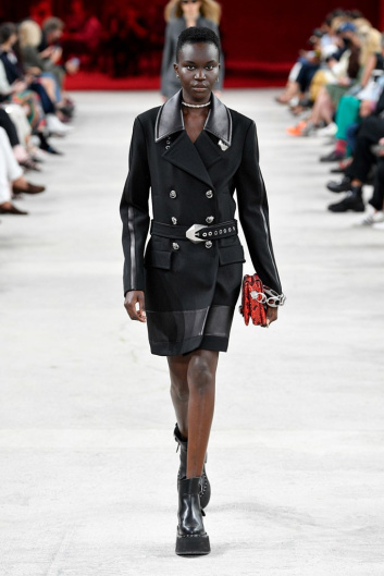 Fotoservizio/SS 2022/WOMEN/SFILATA/PORTS 1961/DP2/1