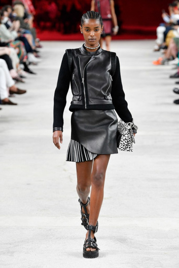 Fotoservizio/SS 2022/WOMEN/SFILATA/PORTS 1961/DP2/6