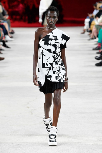 Fotoservizio/SS 2022/WOMEN/SFILATA/PORTS 1961/DP2/11
