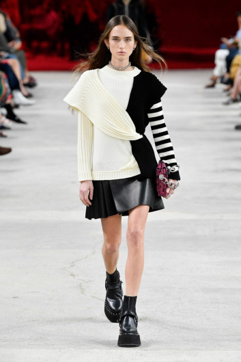 Fotoservizio/SS 2022/WOMEN/SFILATA/PORTS 1961/DP2/13