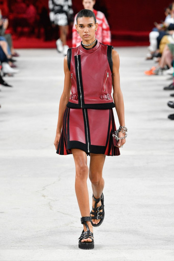 Fotoservizio/SS 2022/WOMEN/SFILATA/PORTS 1961/DP2/7