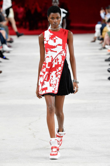 Fotoservizio/SS 2022/WOMEN/SFILATA/PORTS 1961/DP2/10