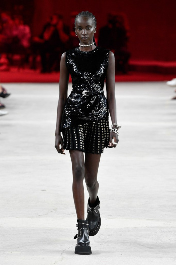 Fotoservizio/SS 2022/WOMEN/SFILATA/PORTS 1961/DP2/19
