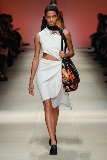 Fotoservizio/SS 2022/WOMEN/SFILATA/SALVATORE FERRAGAMO/DP2/7