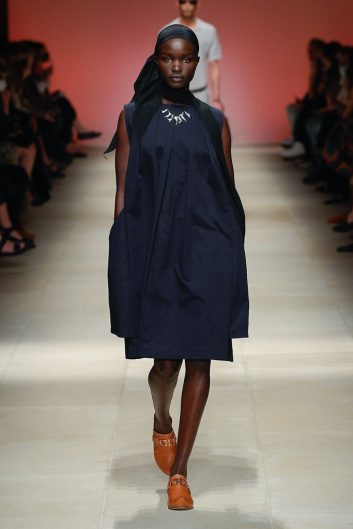 Fotoservizio/SS 2022/WOMEN/SFILATA/SALVATORE FERRAGAMO/DP2/4