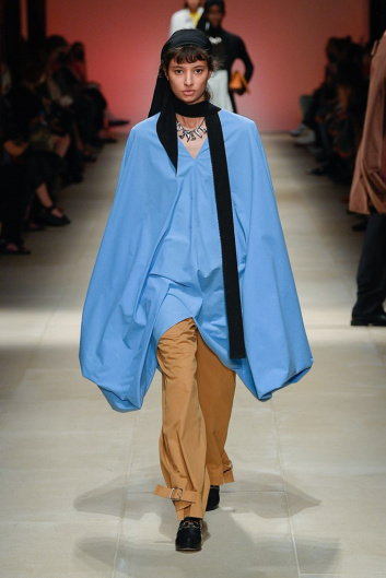 Fotoservizio/SS 2022/WOMEN/SFILATA/SALVATORE FERRAGAMO/DP2/3