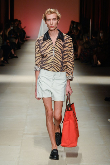 Fotoservizio/SS 2022/WOMEN/SFILATA/SALVATORE FERRAGAMO/DP2/1