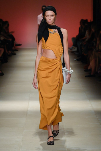 Fotoservizio/SS 2022/WOMEN/SFILATA/SALVATORE FERRAGAMO/DP2/17