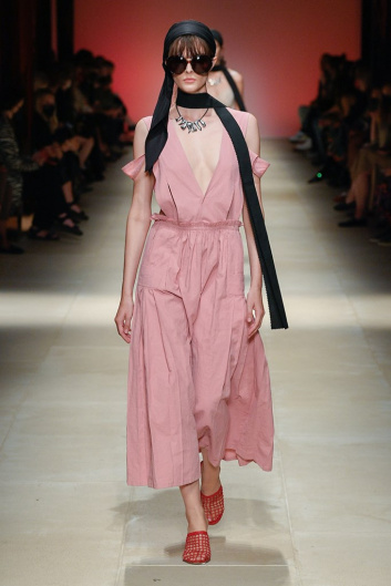 Fotoservizio/SS 2022/WOMEN/SFILATA/SALVATORE FERRAGAMO/DP2/2