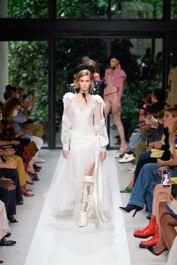 Fotoservizio/SS 2022/WOMEN/SFILATA/PHILOSOPHY DI LORENZO SERAFINI/DP2/34