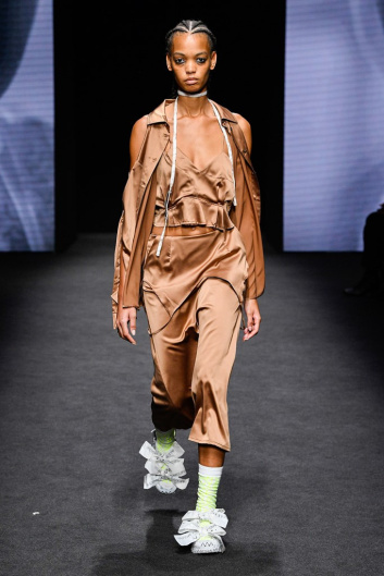 Fotoservizio/SS 2022/WOMEN/SFILATA/ALEXANDRA MOURA/DP2/2