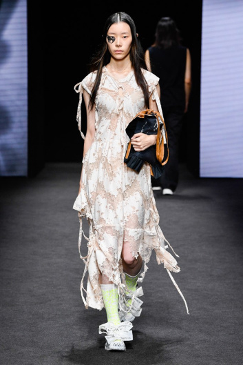 Fotoservizio/SS 2022/WOMEN/SFILATA/ALEXANDRA MOURA/DP2/3