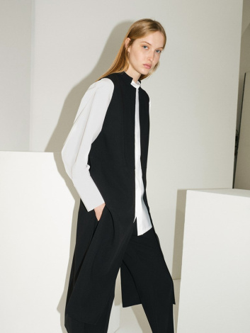 Fotoservizio/SS 2022/WOMEN/PRESENTAZIONE/MILA SCHÖN/DP2/6