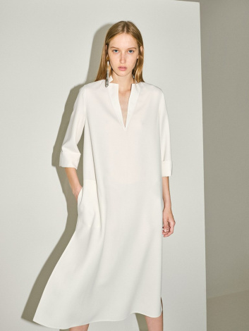 Fotoservizio/SS 2022/WOMEN/PRESENTAZIONE/MILA SCHÖN/DP2/9