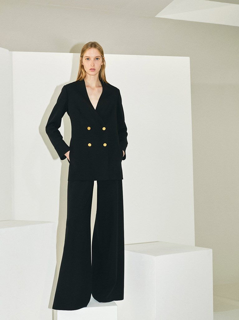Fotoservizio/SS 2022/WOMEN/PRESENTAZIONE/MILA SCHÖN/DP2/10