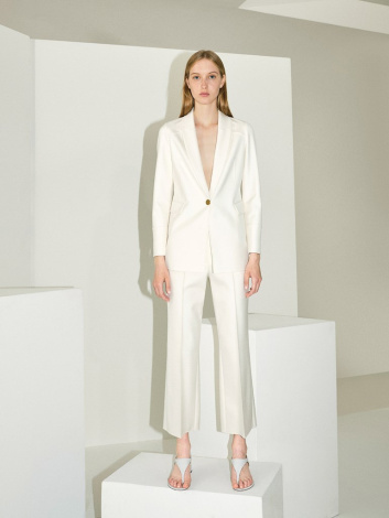 Fotoservizio/SS 2022/WOMEN/PRESENTAZIONE/MILA SCHÖN/DP2/11