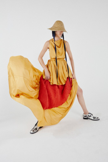 Fotoservizio/SS 2022/WOMEN/SFILATA/WE ARE MADE IN ITALY (BLACK LIVES MATTER IN ITALIAN FASHION - COLLECTIVE)/DP2/16