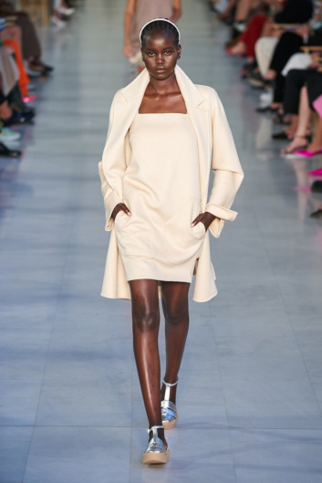 Fotoservizio/SS 2022/WOMEN/SFILATA/MAX MARA/DP2/1